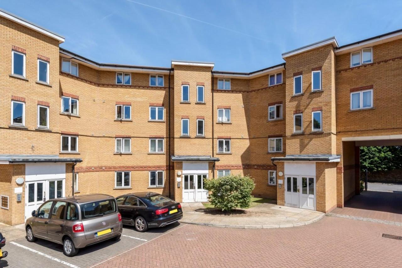 2 Bed Flat, Dedicated Workspace, Parking, 4Ktv London Eksteriør bilde