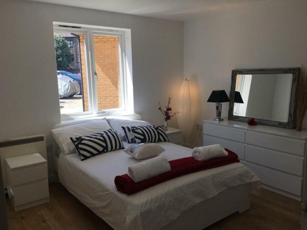 2 Bed Flat, Dedicated Workspace, Parking, 4Ktv London Eksteriør bilde